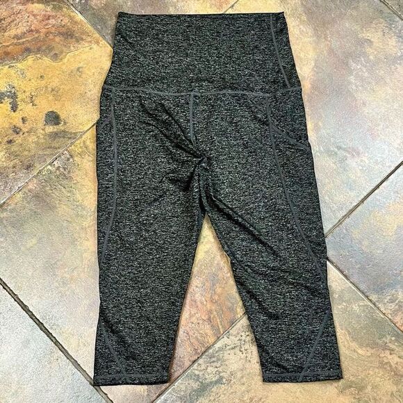 Maacie Maternity Gray Athletic Cropped Pants Medium - Picture 9 of 9